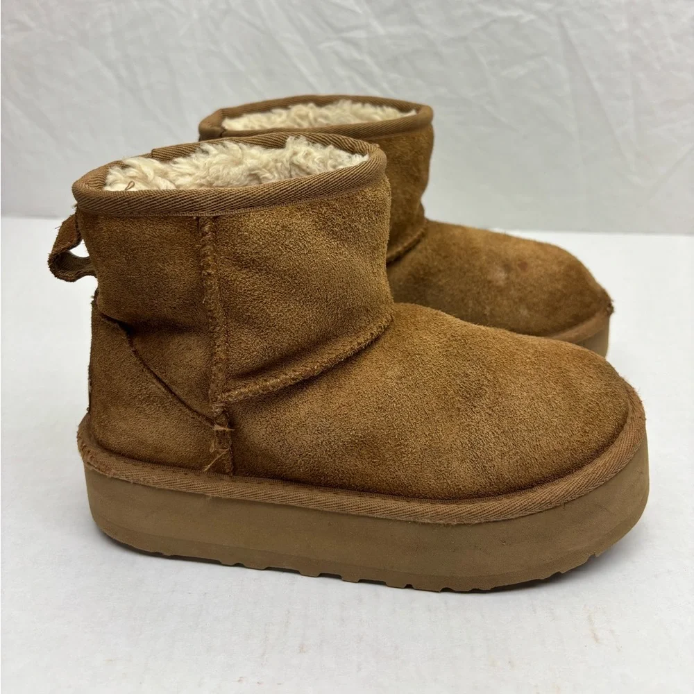 Ugg platform tang boots little girl sz2